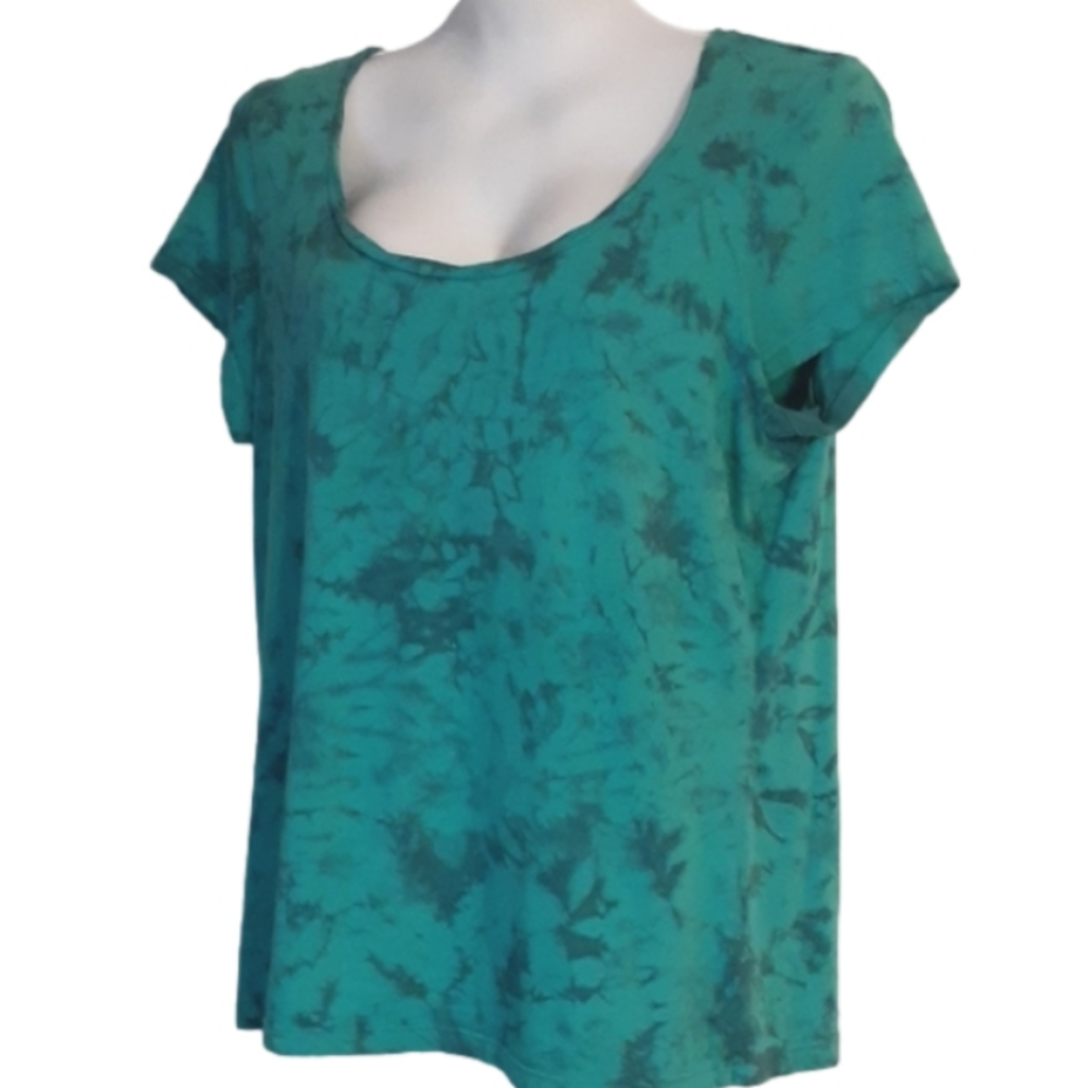 St John's Bay offers BEAUTIFUL BLUES in a Very COMFY tee!